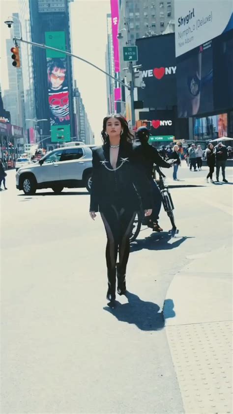 Liza Soberano Slow.